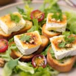 Recette traditionnelle de la salade au chèvre chaud