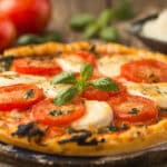 Recette traditionnelle de la tarte à la tomate et à la mozzarella